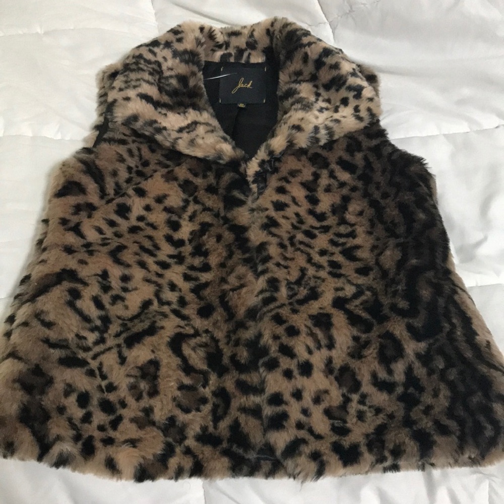 Nwt Animal print Faux Fur vest Sz xs